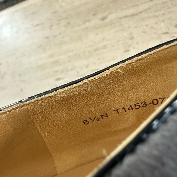 NEW Trotters “Cheyenne” Gray Suede Heart-Shaped Loafers With Patent Leather Bow - Picture 11 of 14